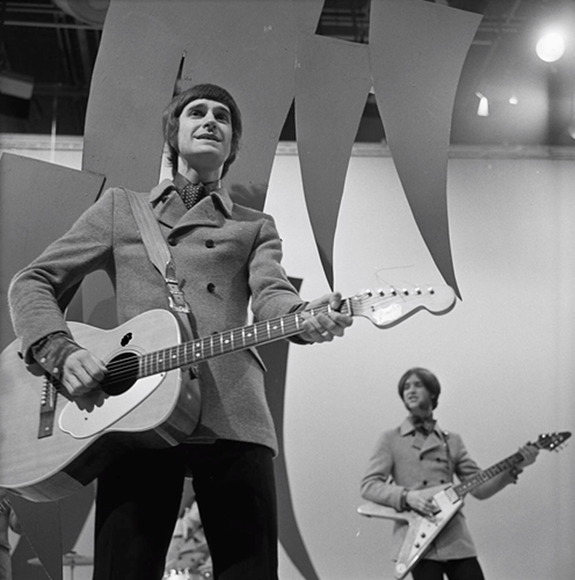 Ray Davies and Dave Davies of The Kinks performing on Dutch television in 1967, the year Waterloo Sunset was released